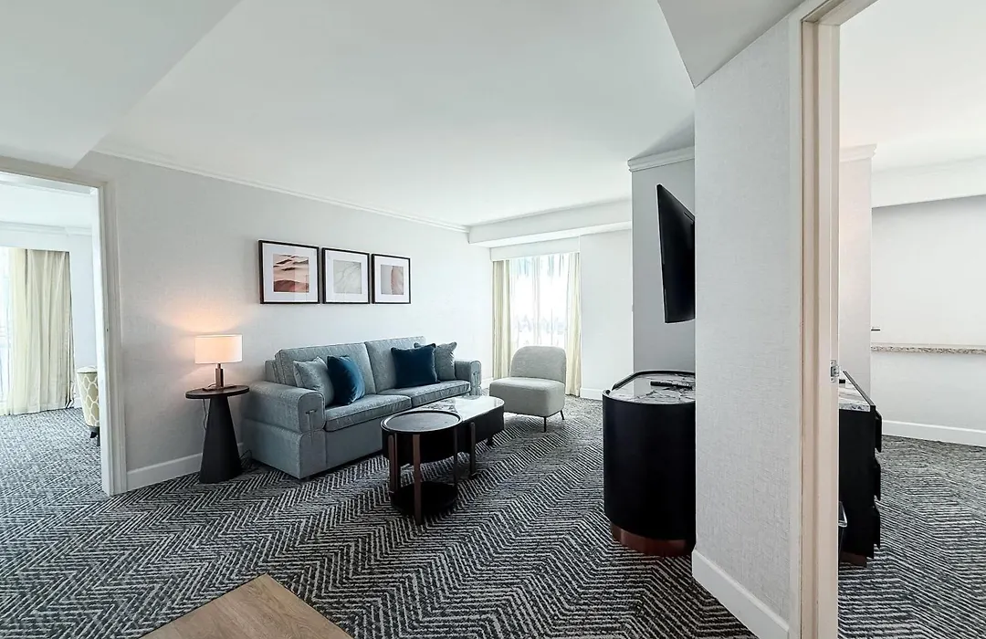 Embassy Suites Los Angeles Glendale-1
